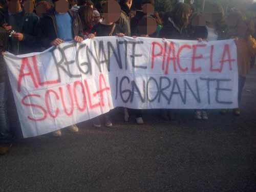 Foto Manifestanti studenti la Roma (c) roma.corriere.it